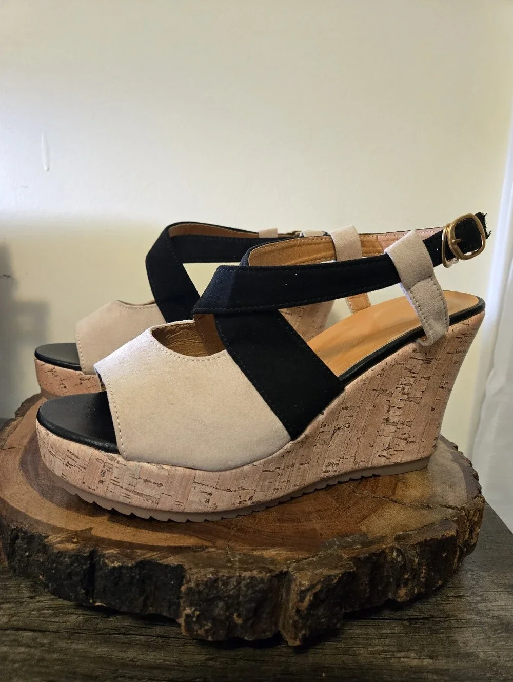 NEW Women’s Two-Tone Wedge Sandals in Black and Cream